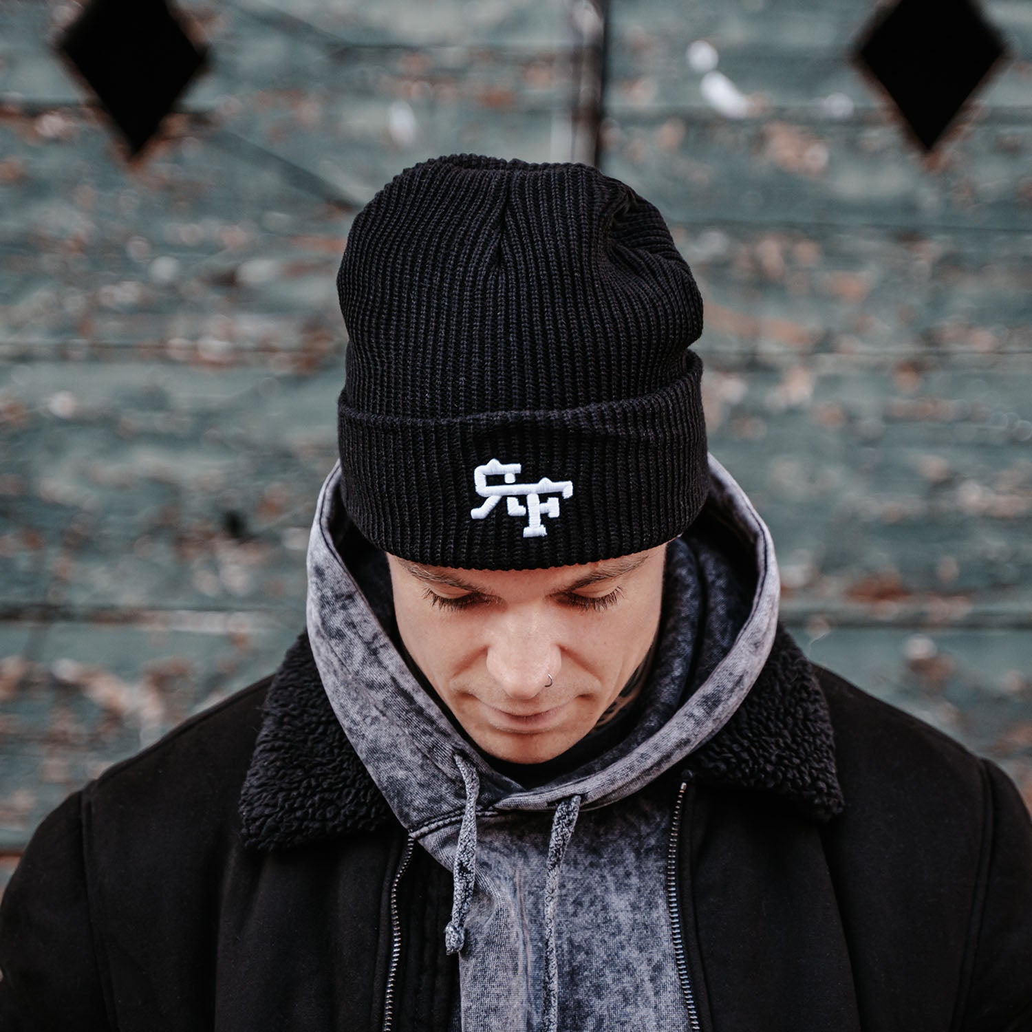【新品】Chunky Rib Classic Logo Beanie ブラック Supreme Classic Logo Chunky Ribbed Beanie 
